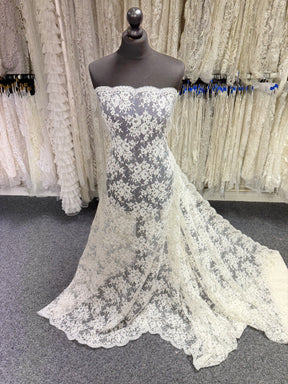 Dentelle Chantilly ivoire à cordon – Zetina