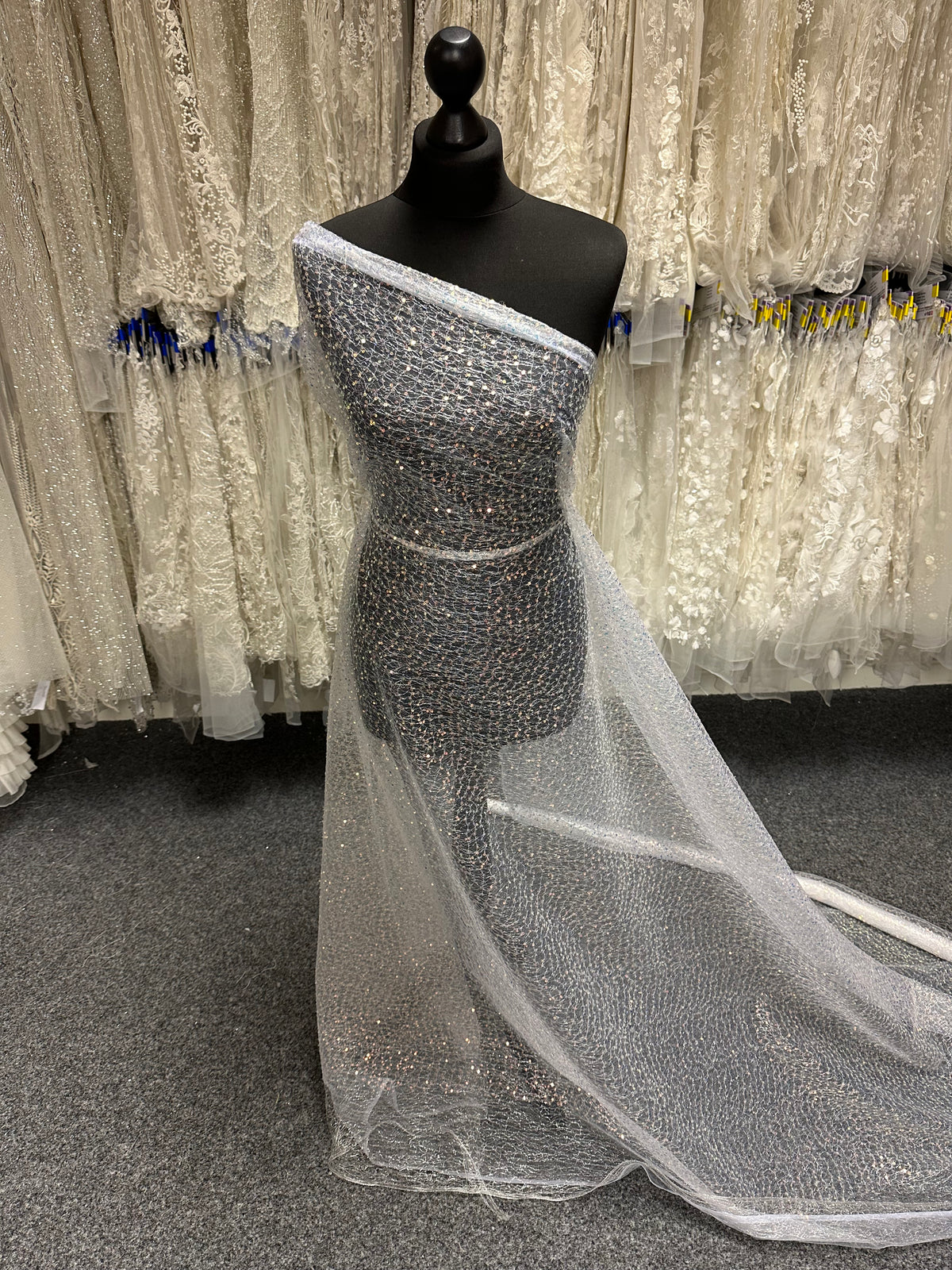 Tulle orné de sequins irisés - Earnest