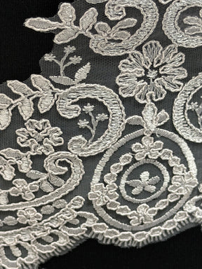Galon de dentelle cordée grise - T623