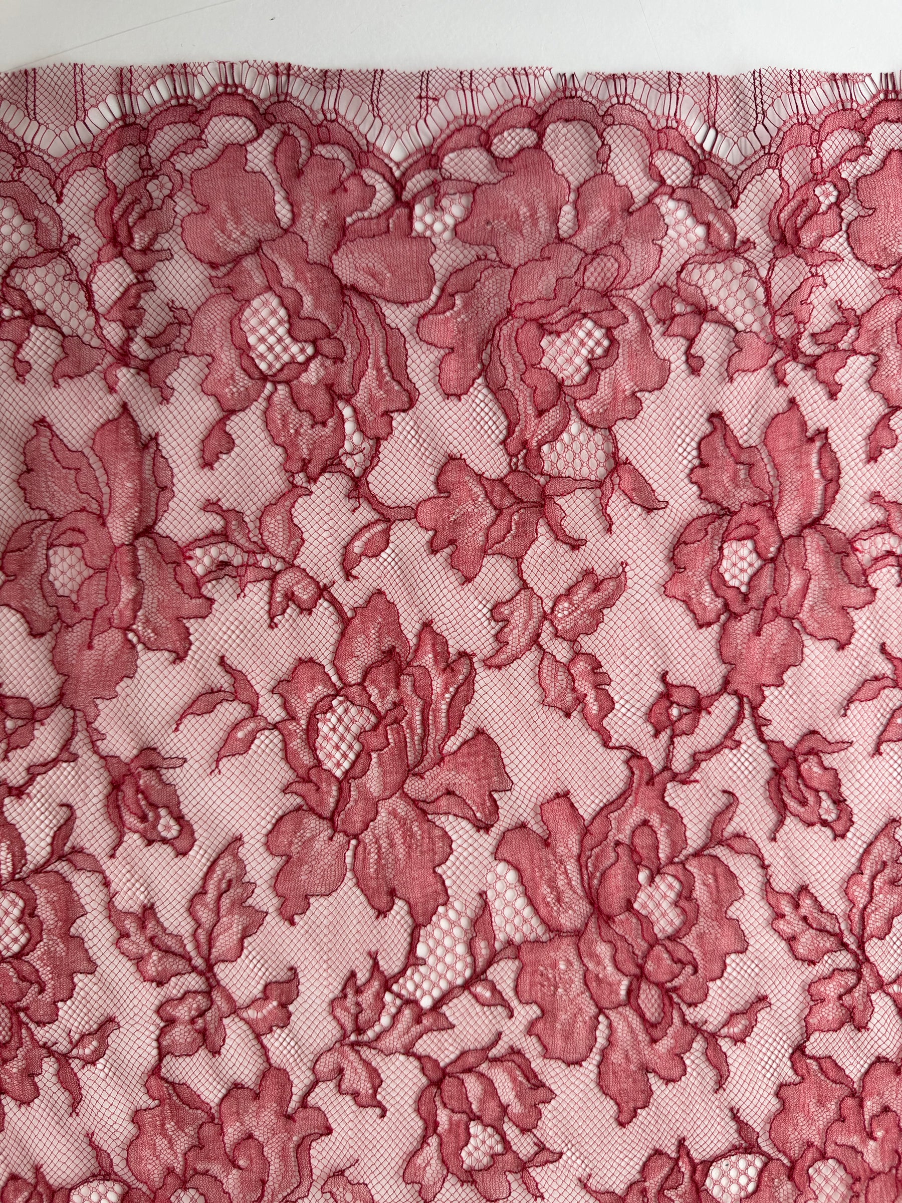 Dentelle Chantilly Rouge Bordeaux - P177