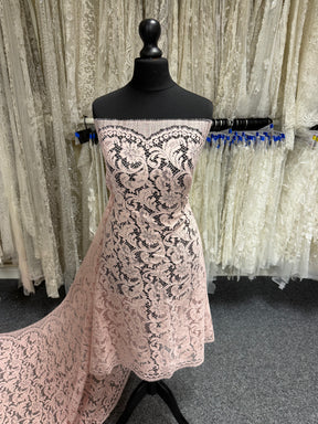 Dentelle Chantilly Rose - P244