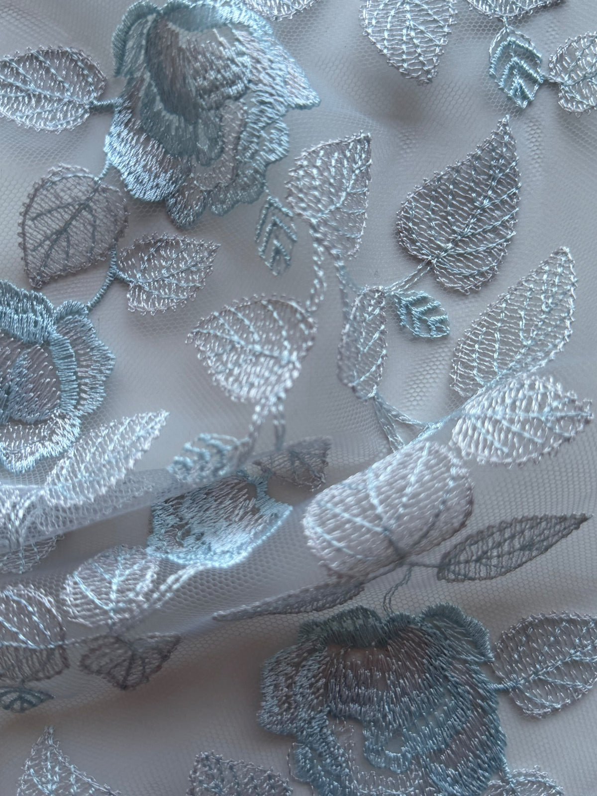 Dentelle brodée argent et bleu - EB5042