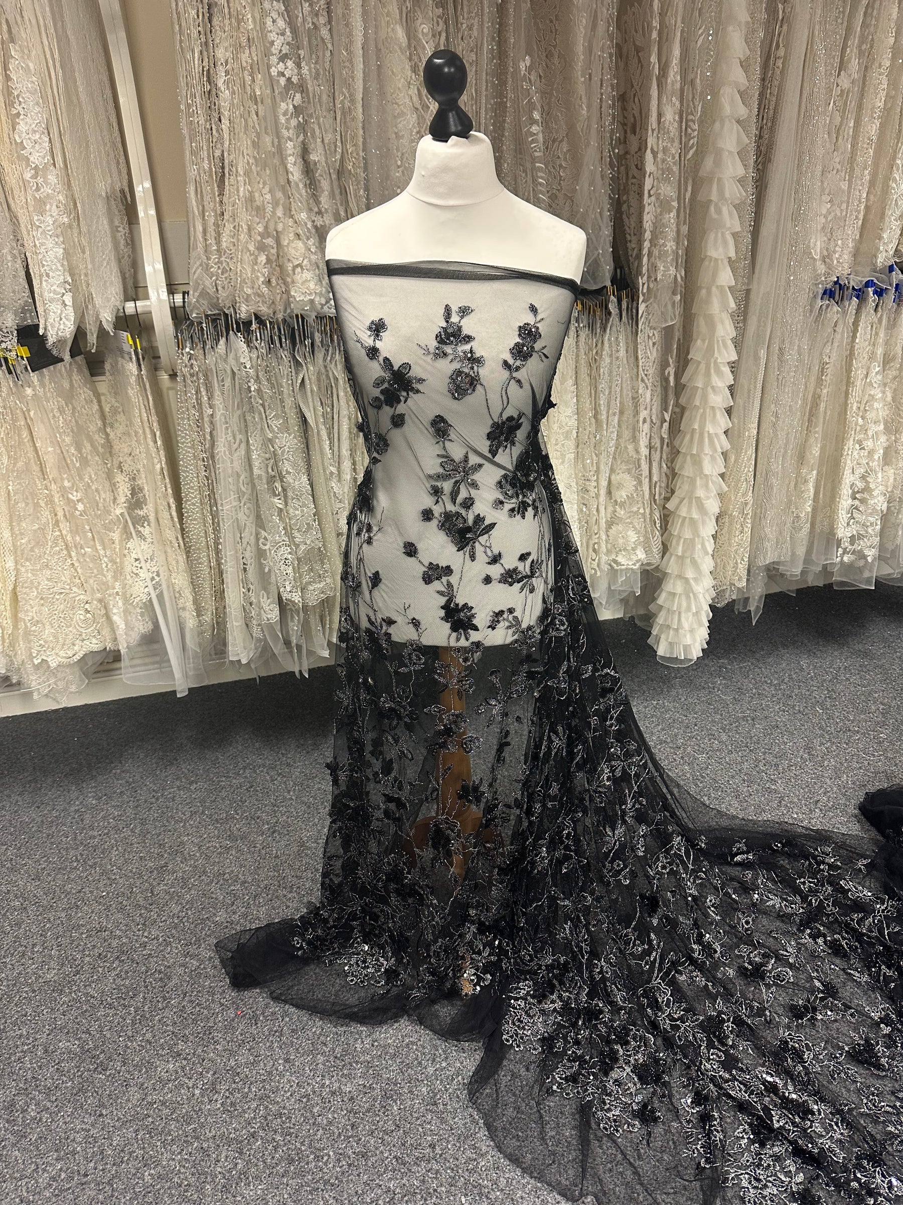 Dentelle brodée noire et argentée - Aretha