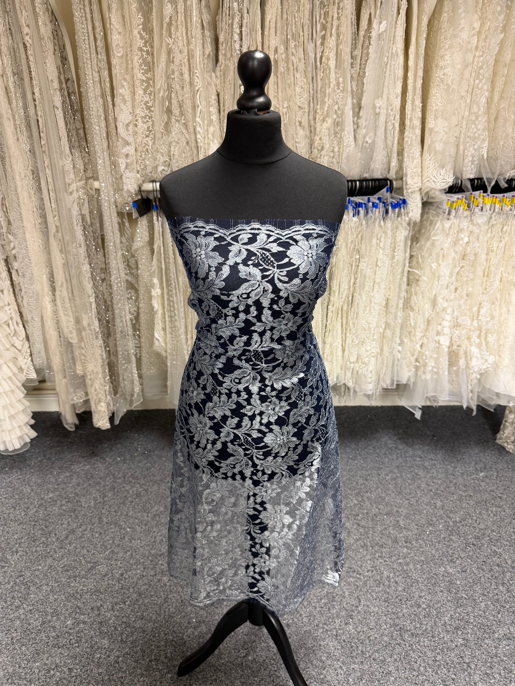 Bleu marine avec dentelle française argentée - LA2002