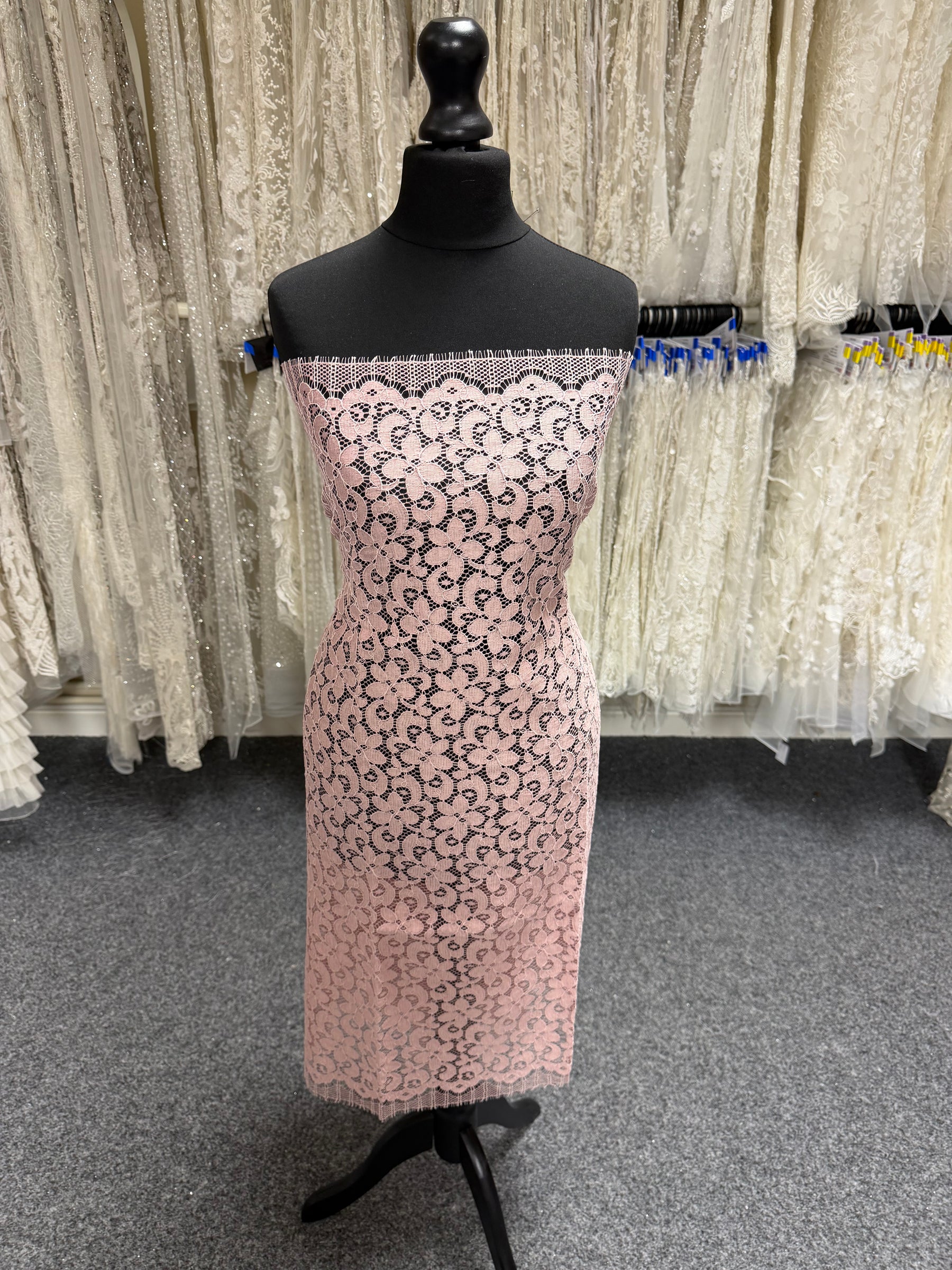 Dentelle française avec cordon Rose clair - LA4008