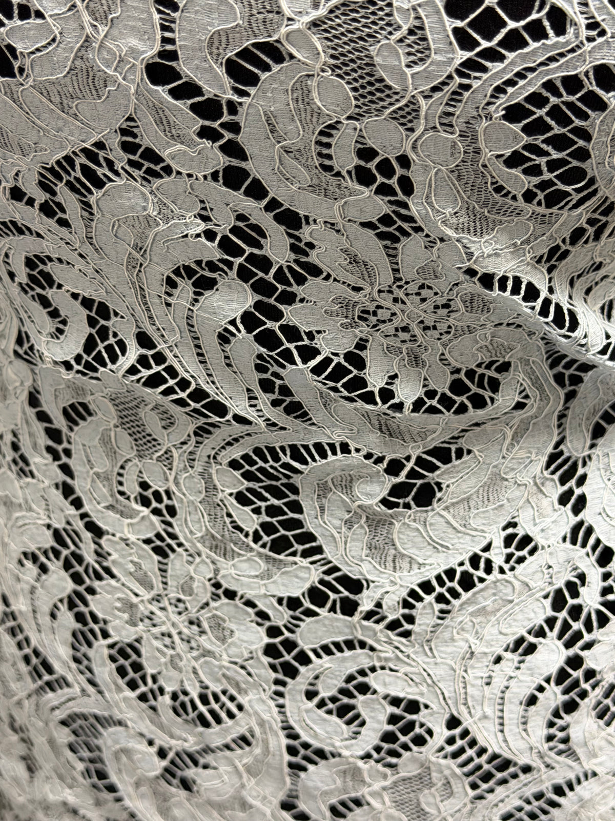Dentelle de Chantilly bleu poudré - P244