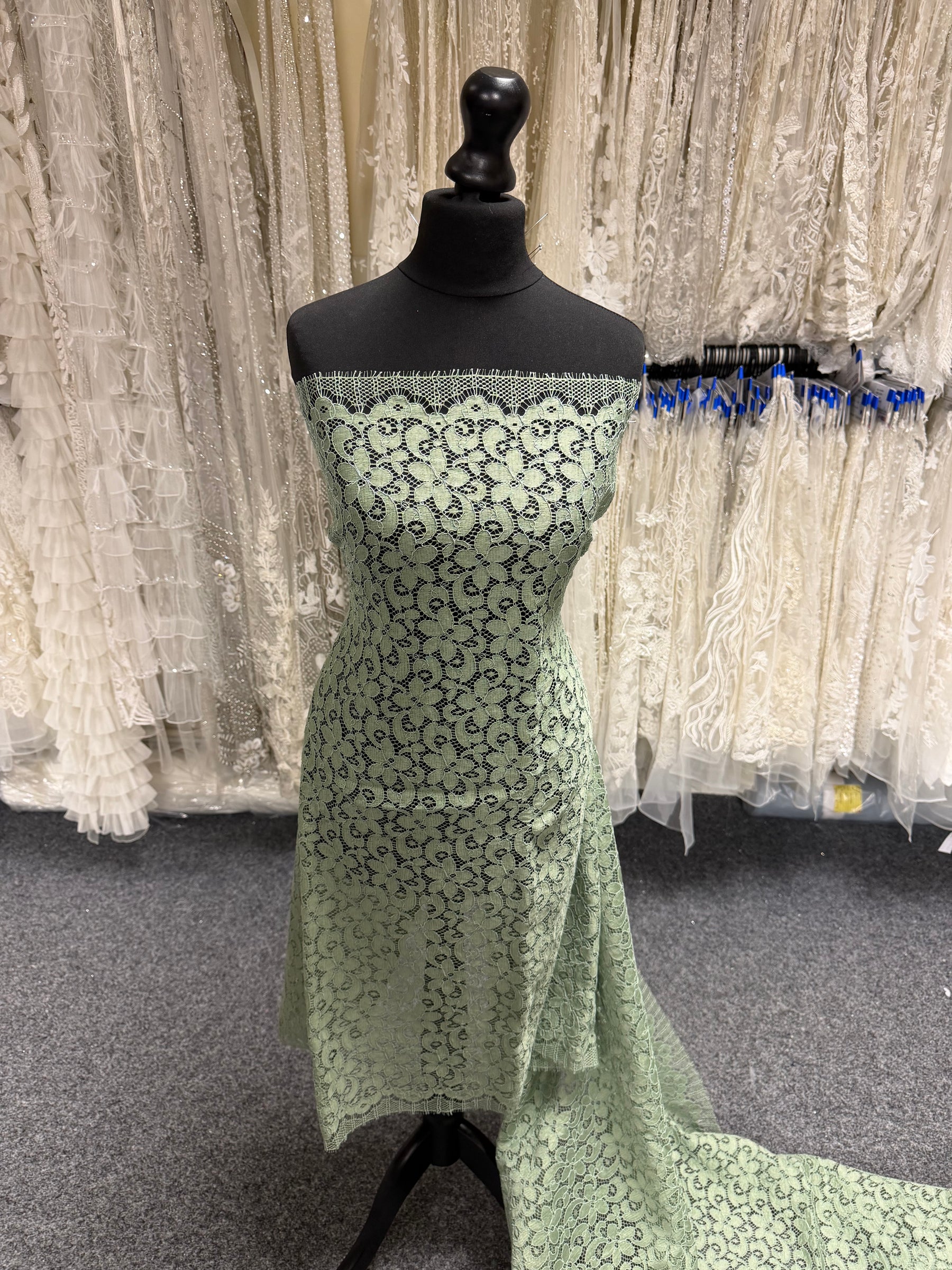 Dentelle française cordée vert péridot - LA4008