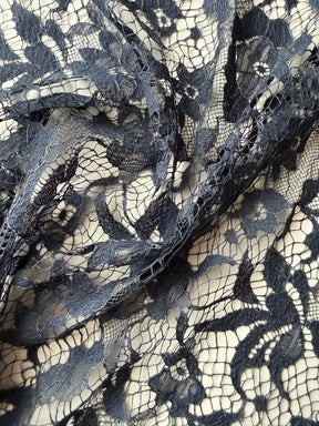 Dentelle italienne en soie et laine bleu marine - P269