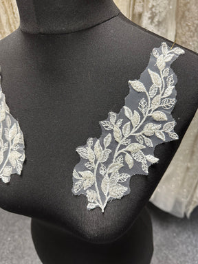 Appliques de dentelle brodée ivoire - T962