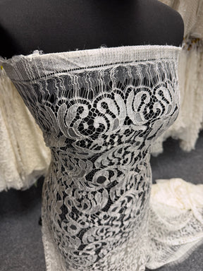 Dentelle italienne ivoire - P883