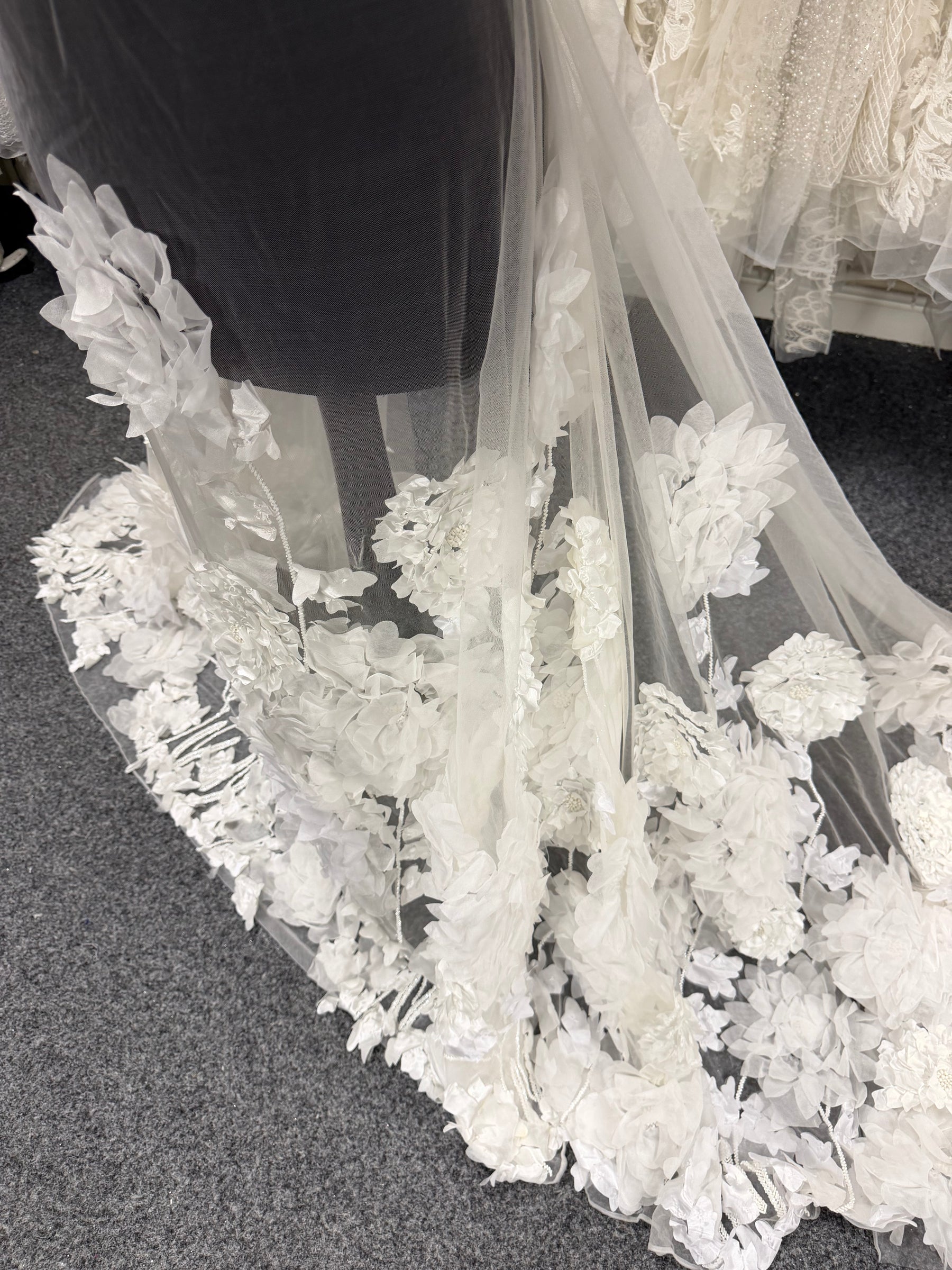 Tulle ivoire brodé de perles 3D - EB1109