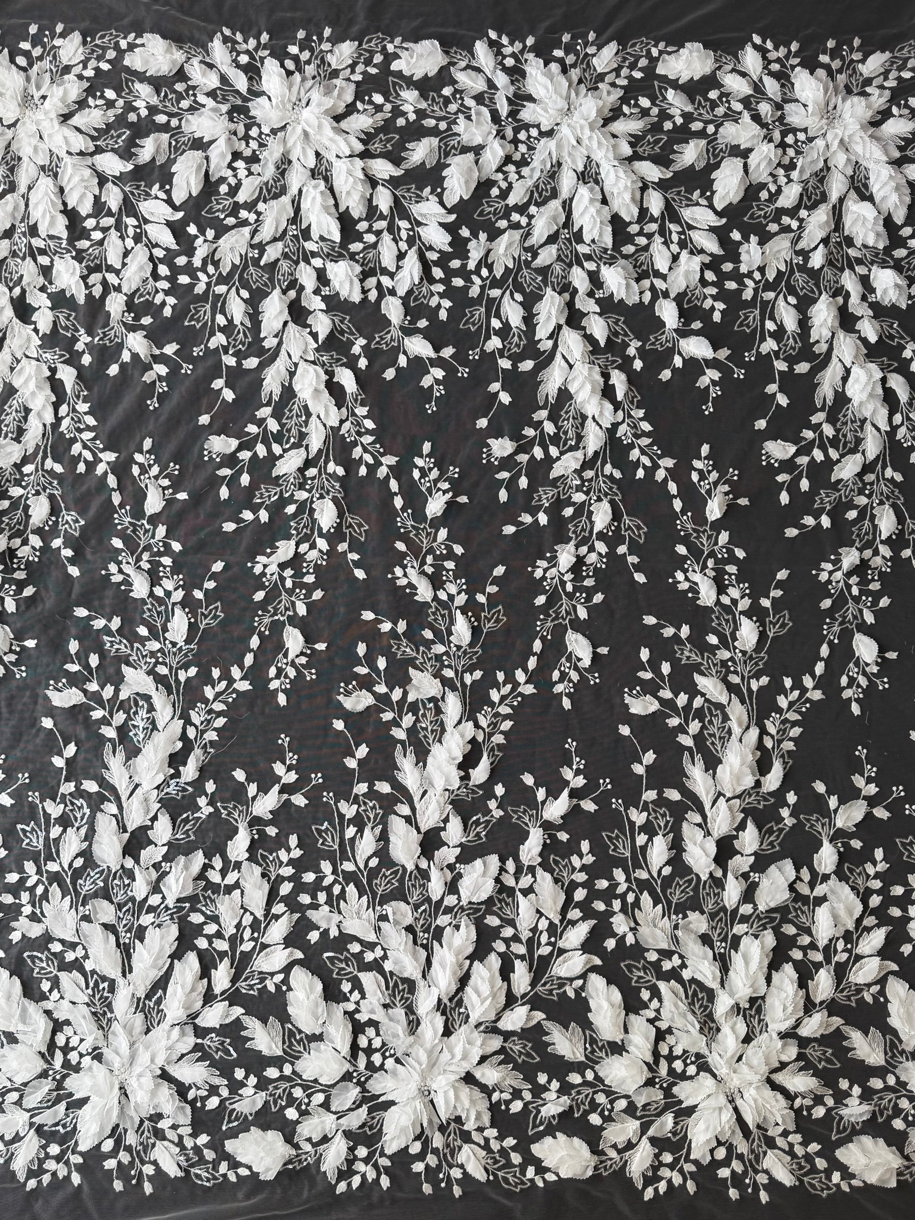 Tulle ivoire brodé de perles en 3D - EB1107