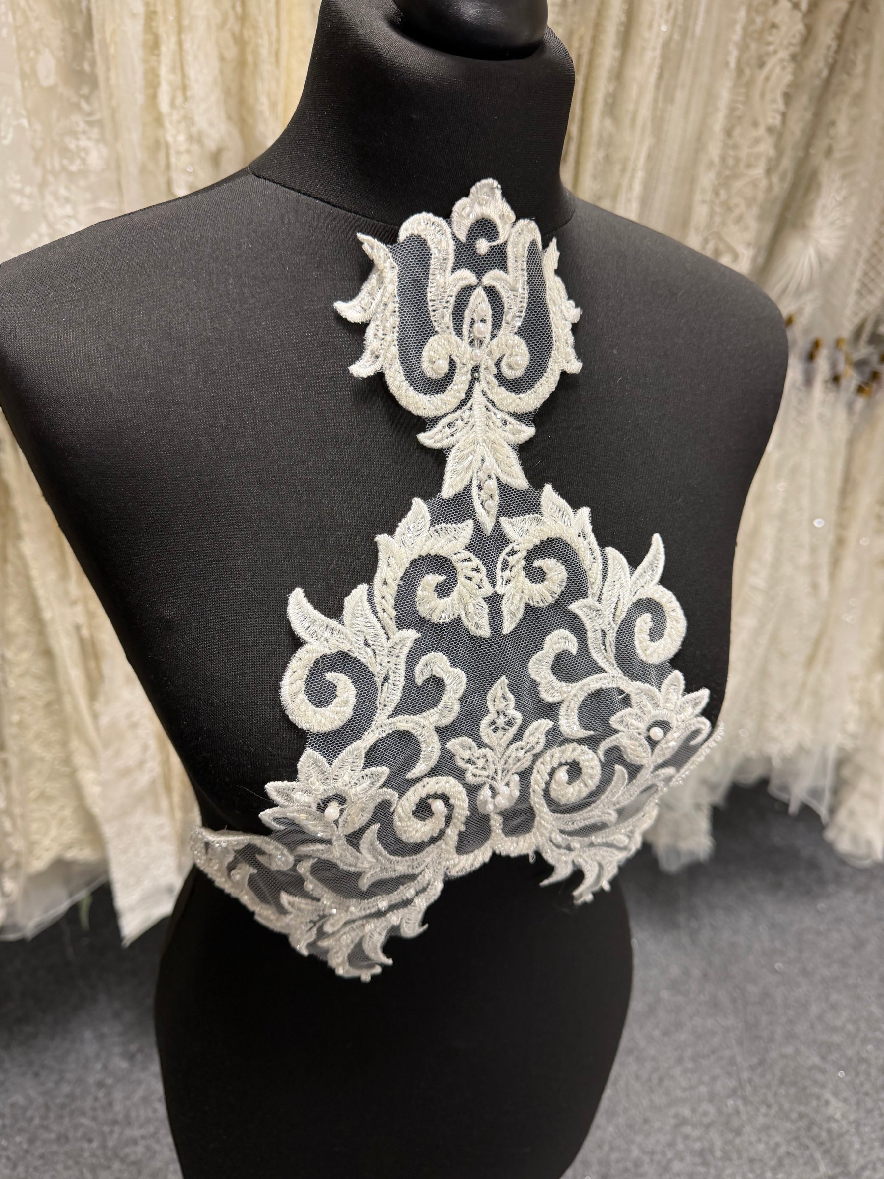 Applique en dentelle perlée ivoire - T815