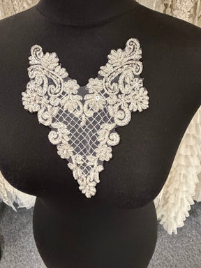 Appliqué perlé ivoire/argenté - T902