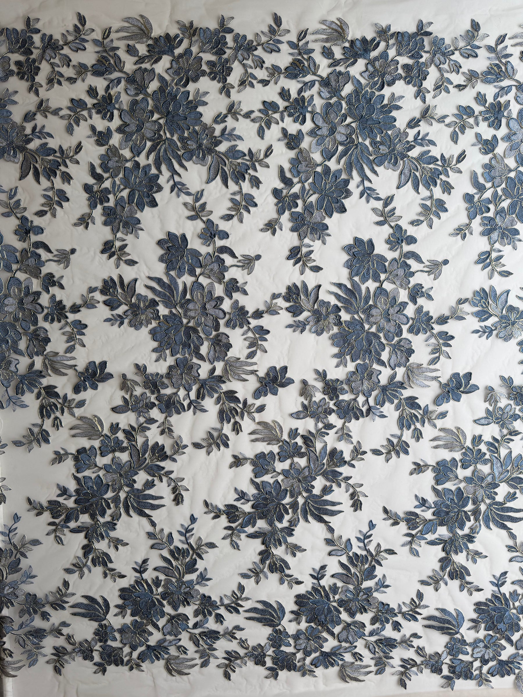 Dentelle bleue avec liseré doré - Kylar