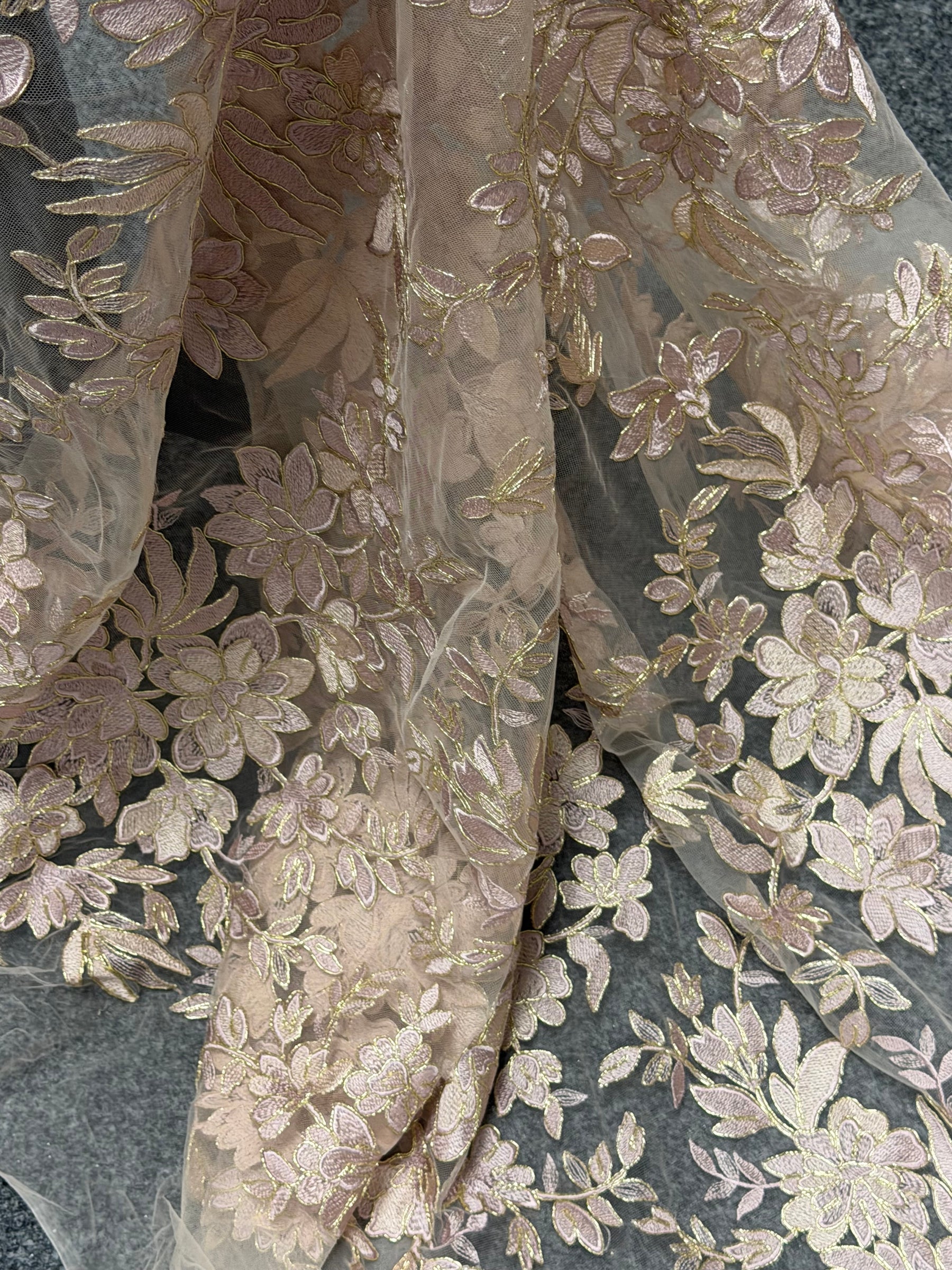 Dentelle Rose Poudré avec Cordonnet Doré - Kylar