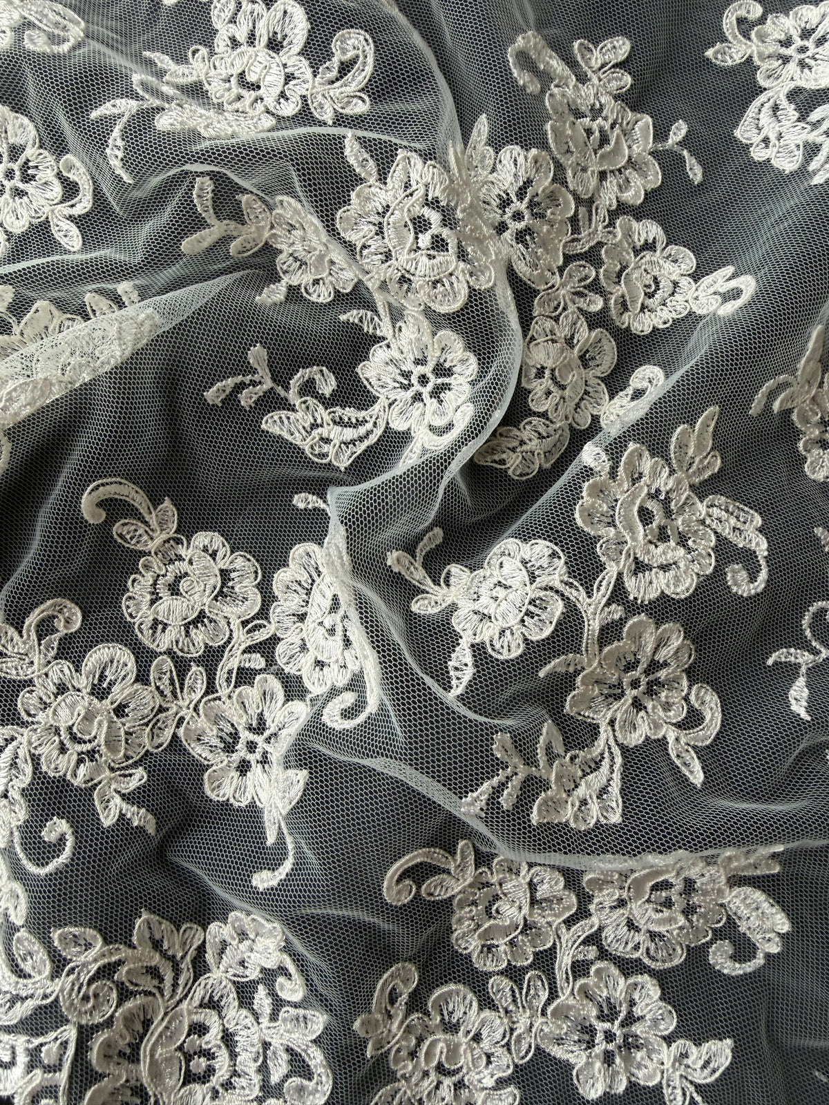 Dentelle de mariage ivoire cordée - P449