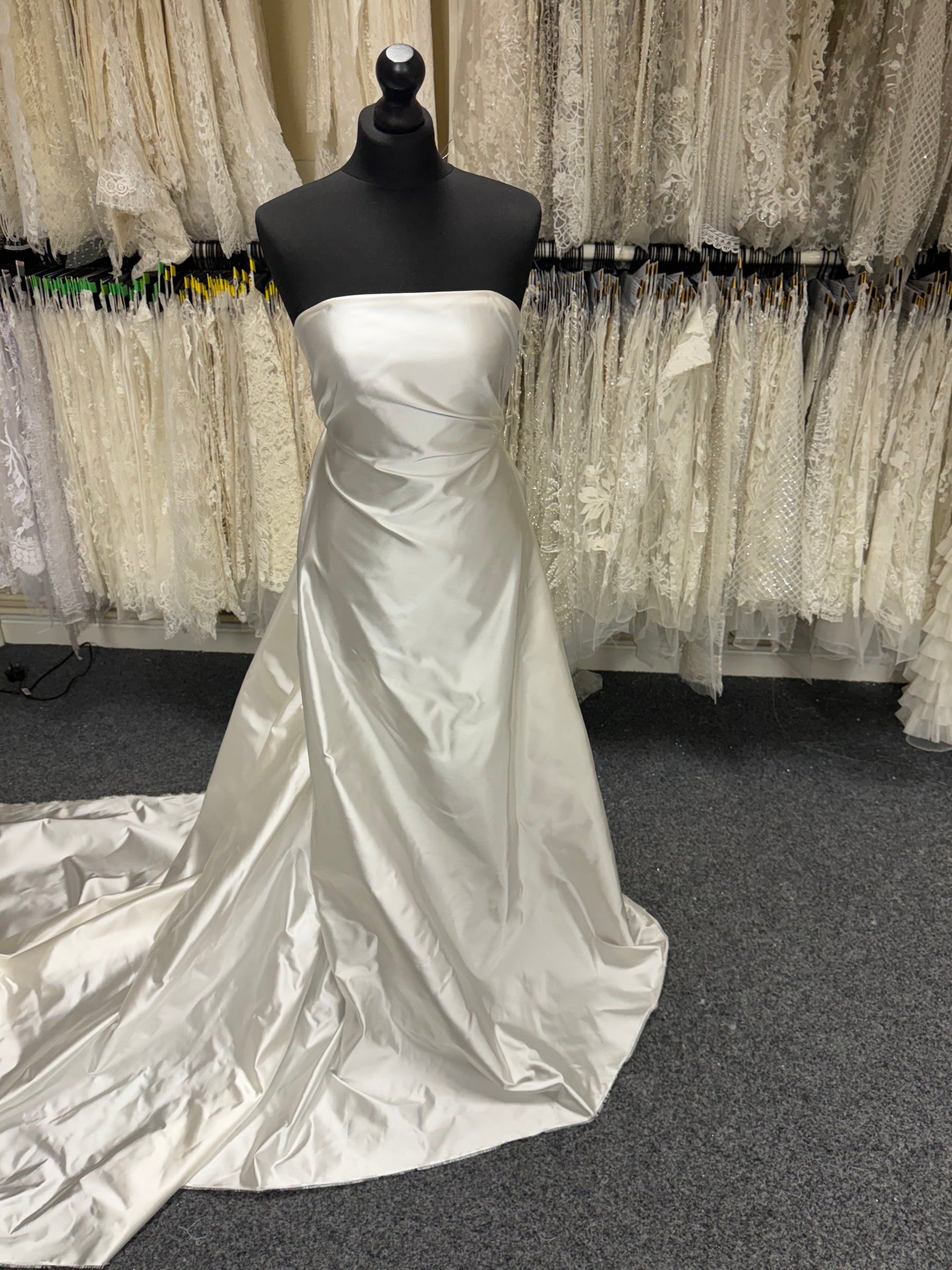 Satin duchesse ivoire en polyester - P748