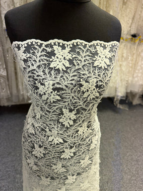 Tulle brodé 3D ivoire - EB5008