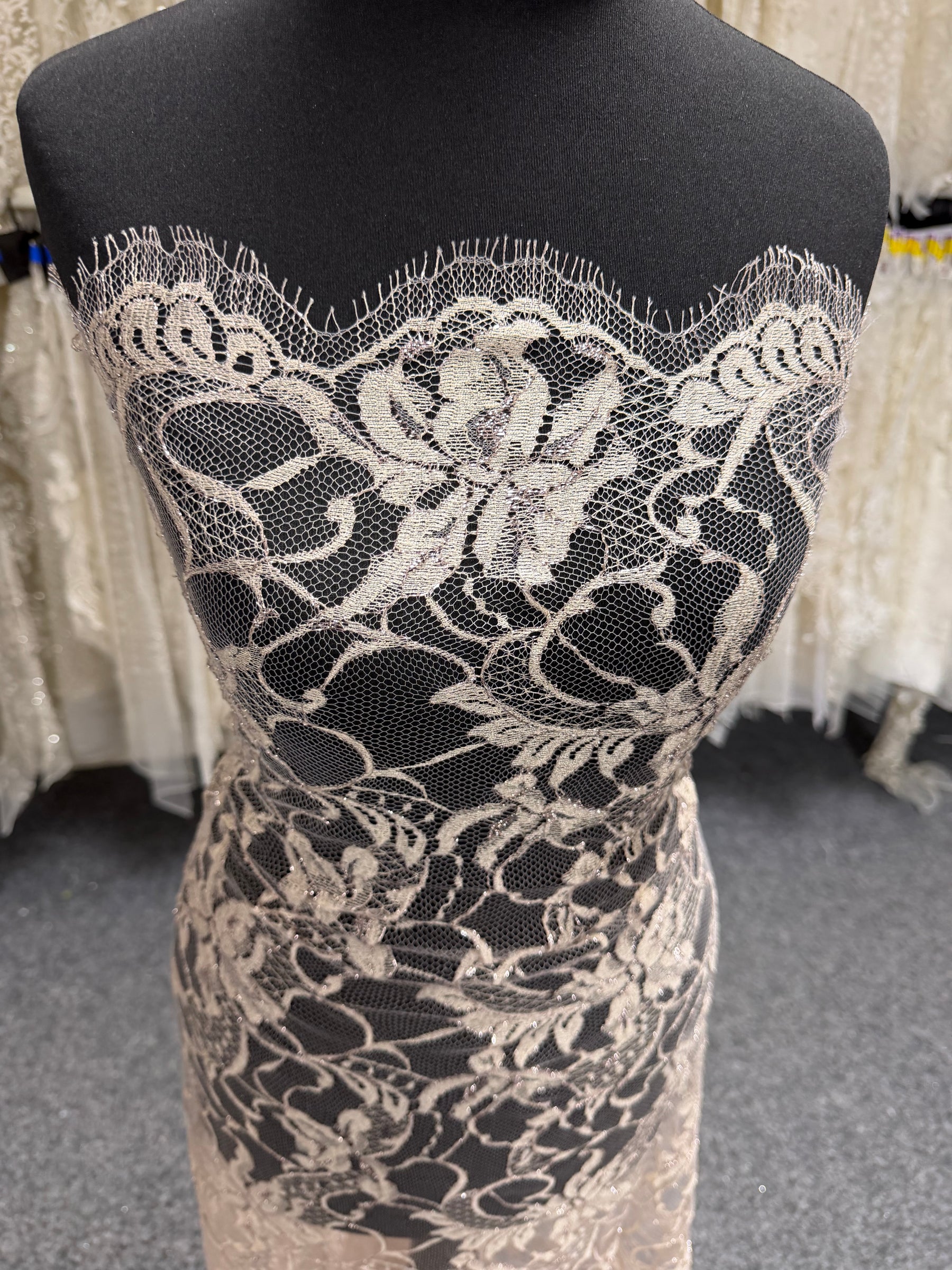 Dentelle française Rose foncé - LA2012