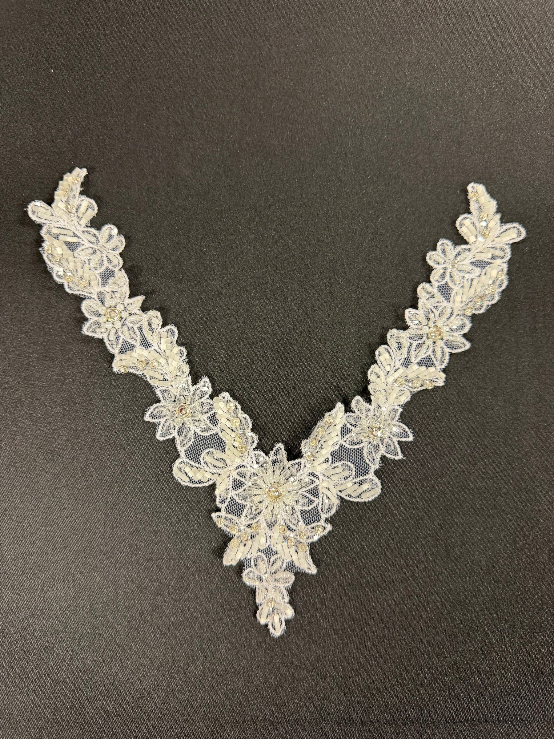 Applique perlée blanche - T587
