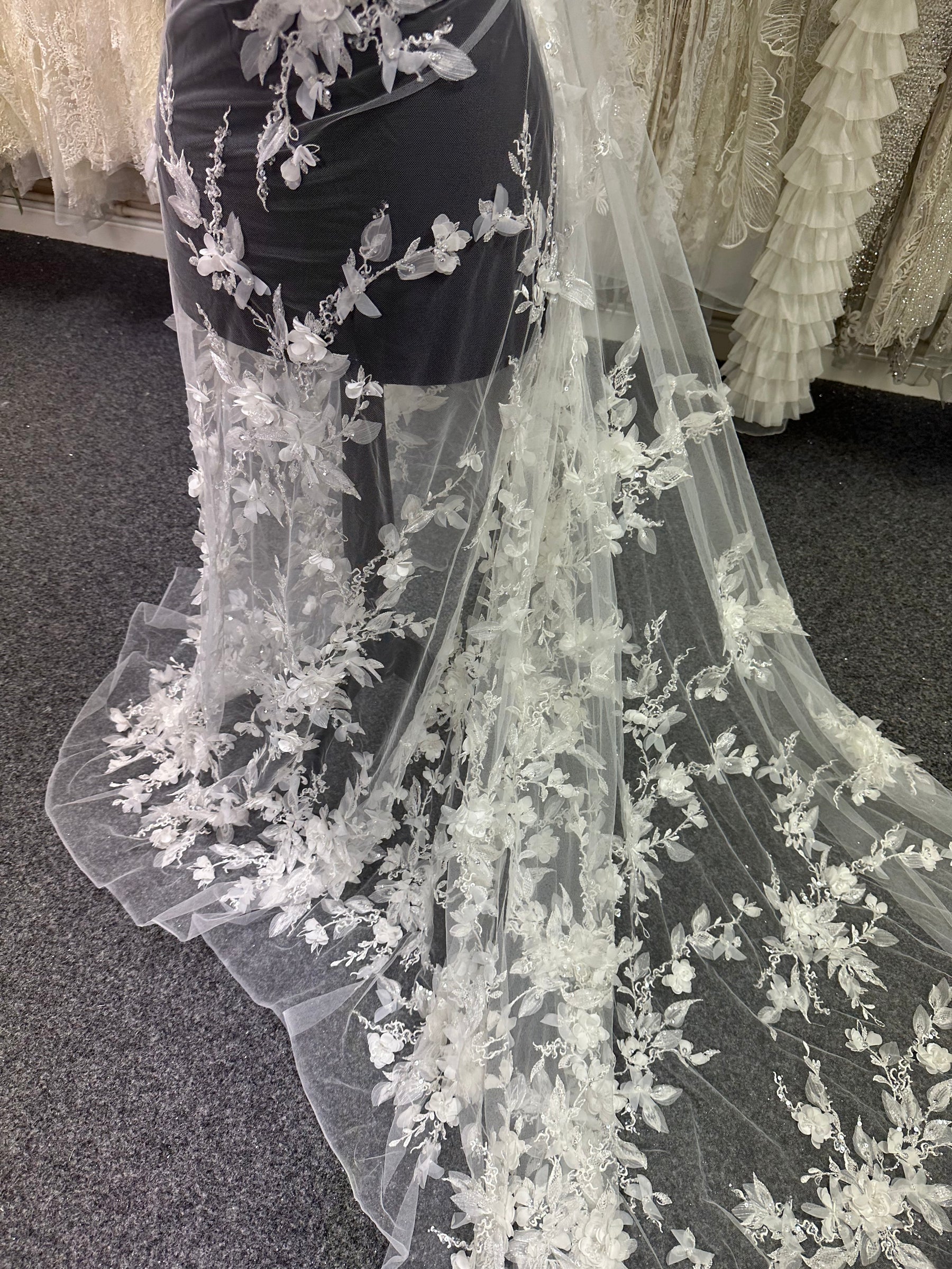 Dentelle florale 3D ivoire - Octobre