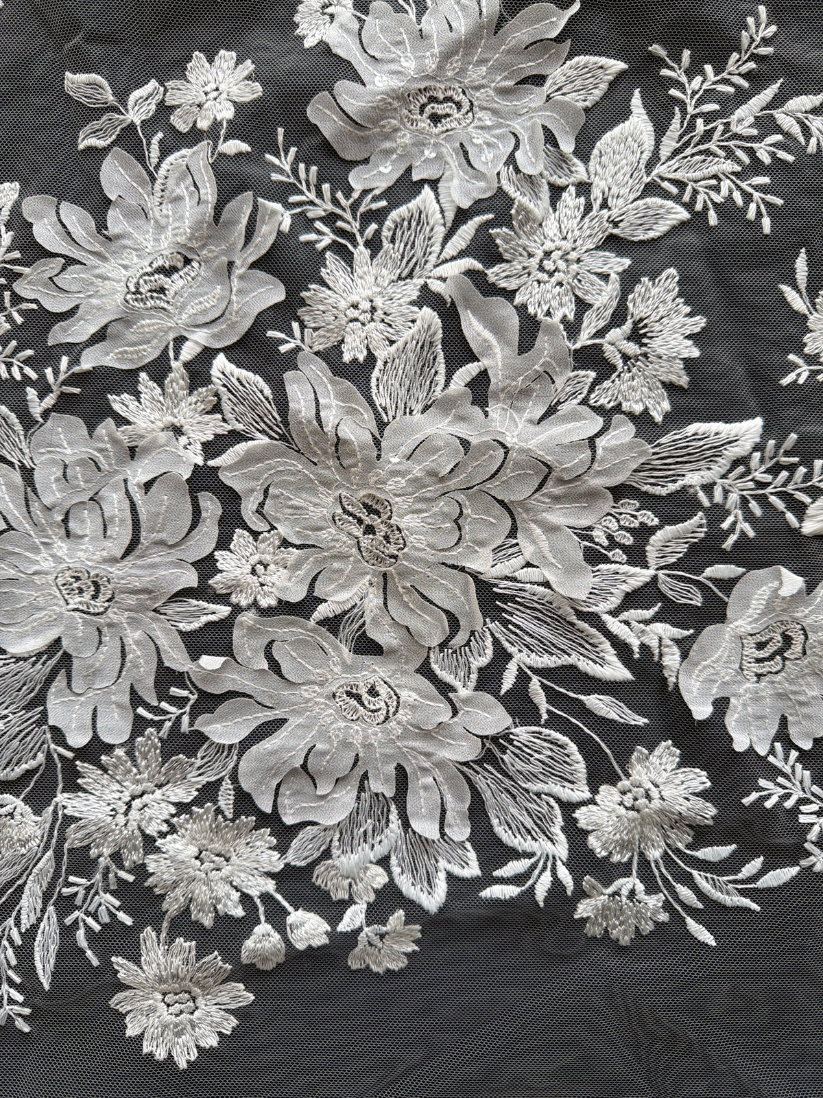 Dentelle brodée de sequins ivoire - EB3041