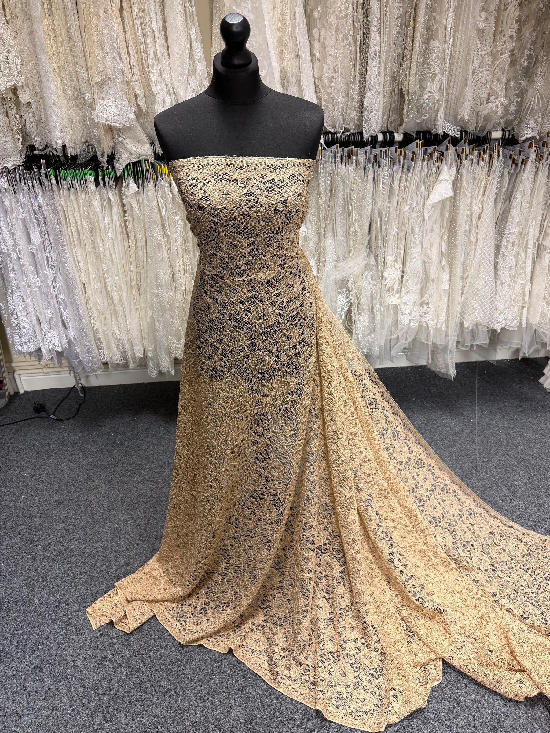 Dentelle stretch beige à côtes - P619