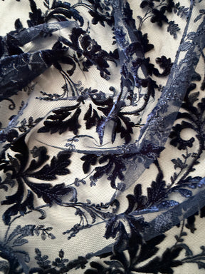 Velours marine brodé de dentelle - Madina
