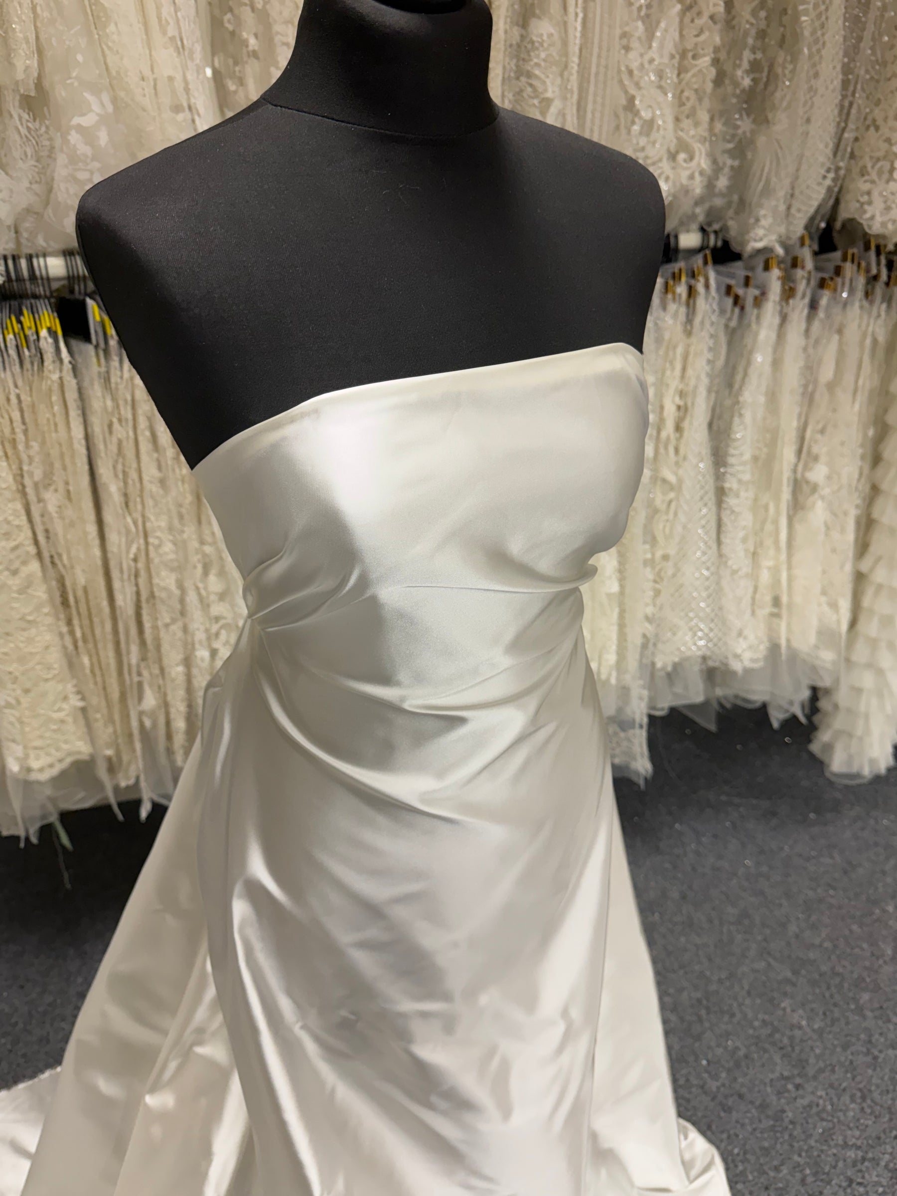 Satin duchesse ivoire en polyester - P748