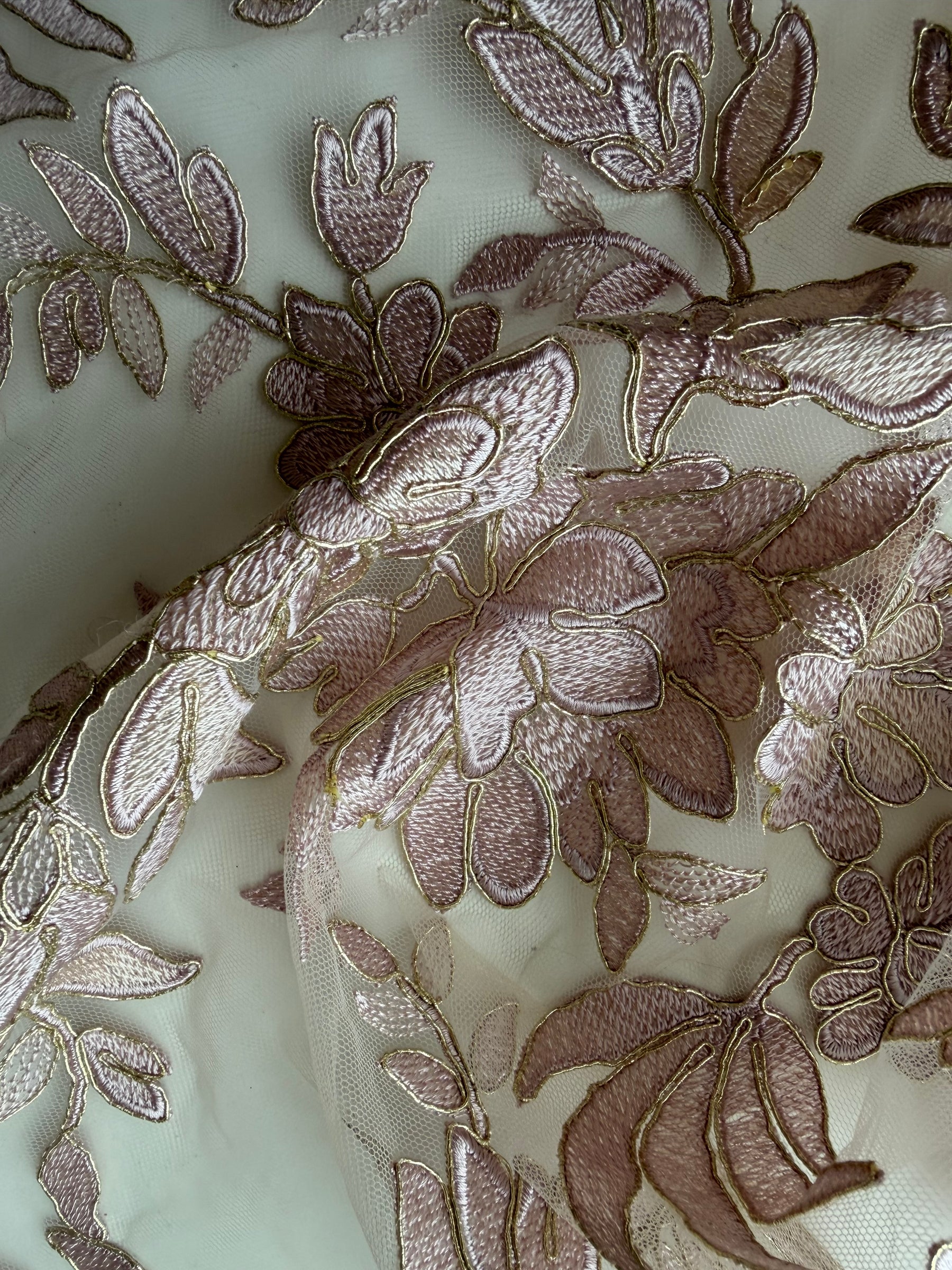 Dentelle Rose Poudré avec Cordonnet Doré - Kylar