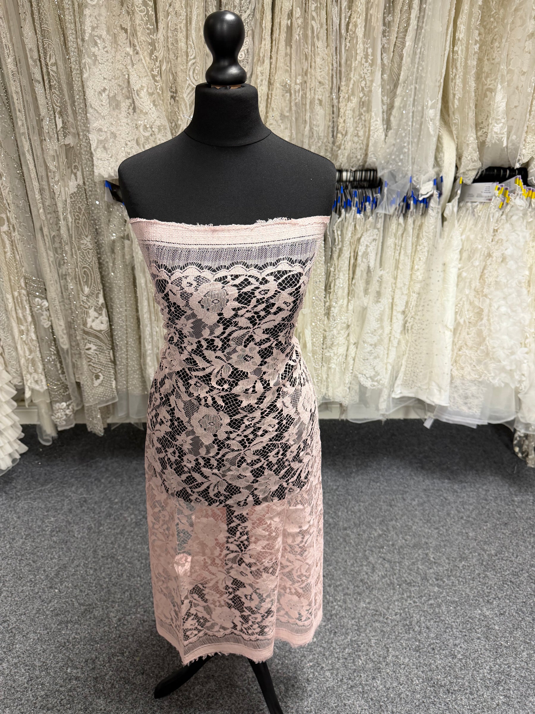 Dentelle Chantilly Laine Soie Rose Antique - P269