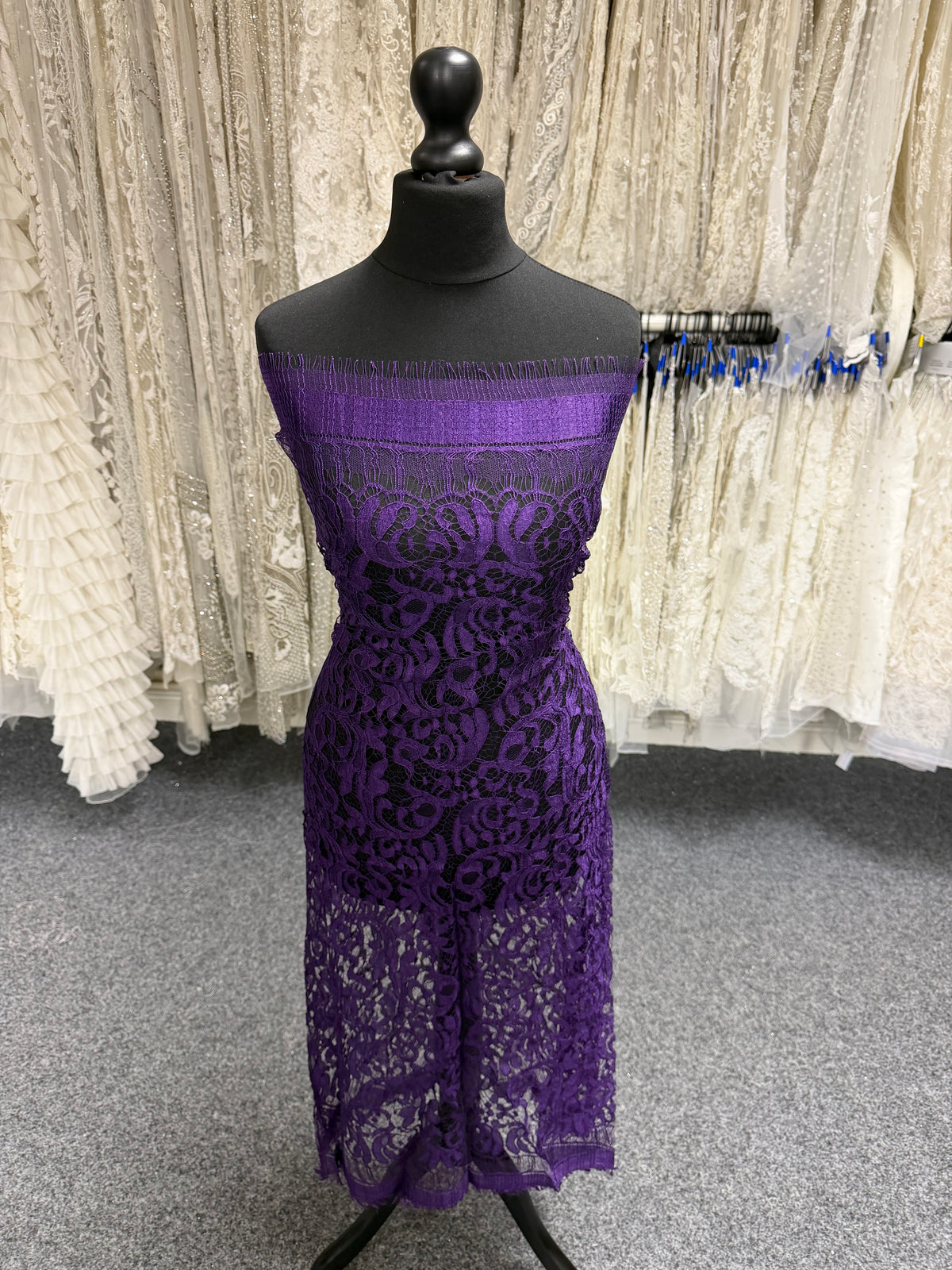 Dentelle italienne violette - P883