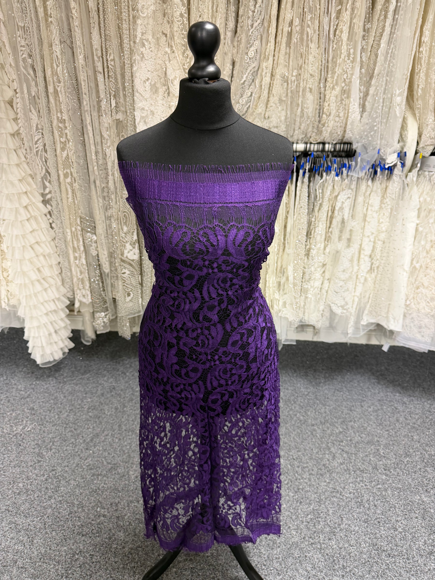 Dentelle italienne violette - P883
