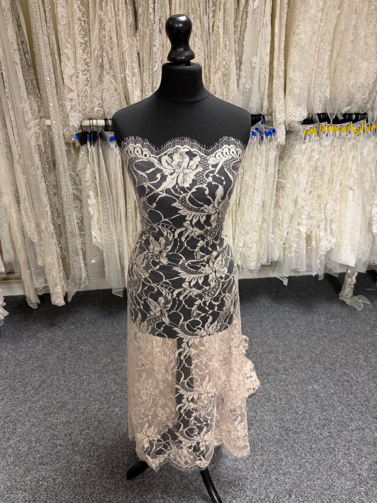 Dentelle française Rose foncé - LA2012