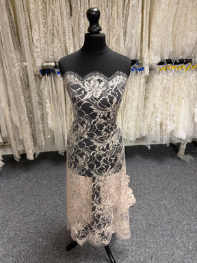 Dentelle française Rose foncé - LA2012