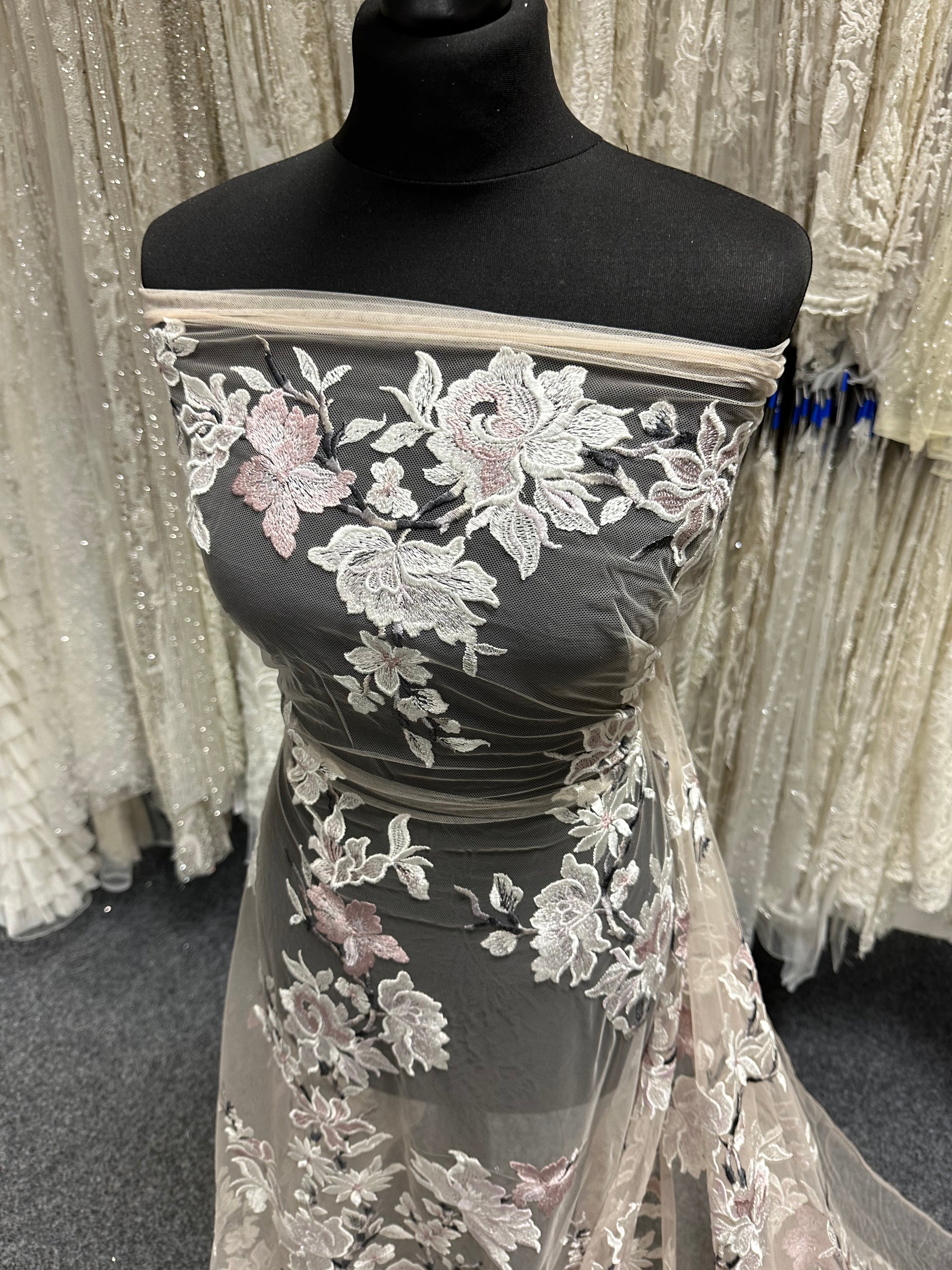 Dentelle rose brodée - EB5052