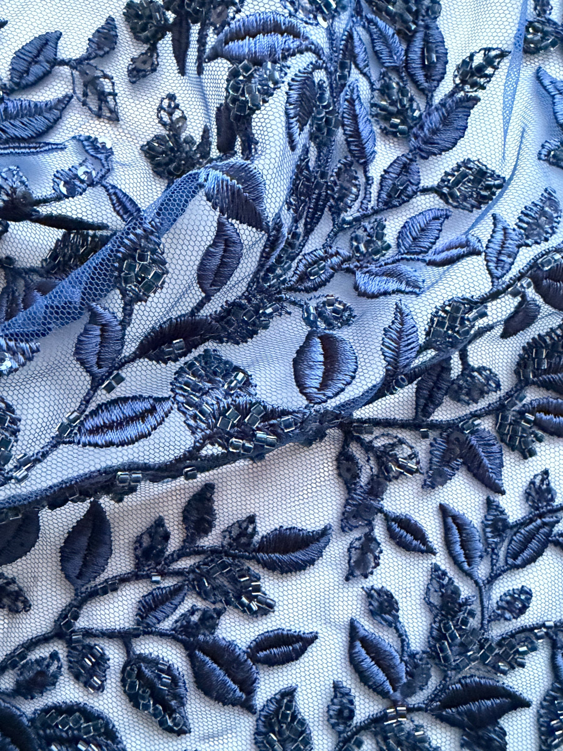 Tulle bleu marine brodé de perles - EB1058