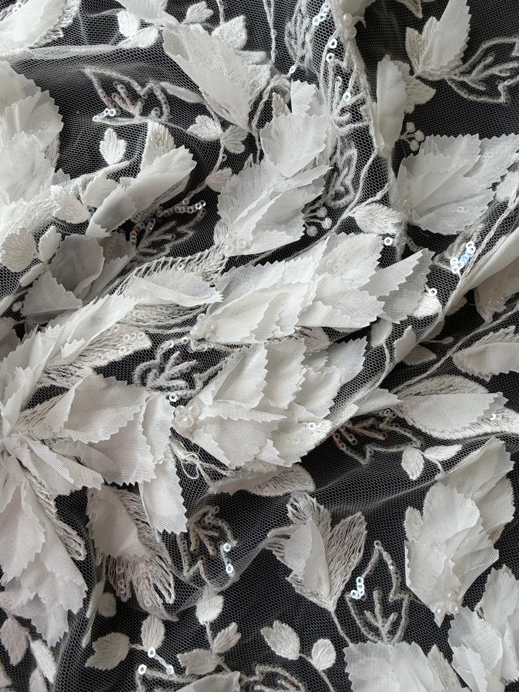 Tulle ivoire brodé de perles en 3D - EB1107