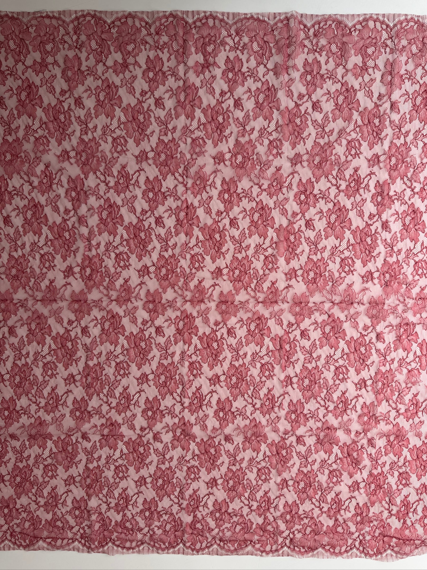 Dentelle Chantilly Rouge Bordeaux - P177