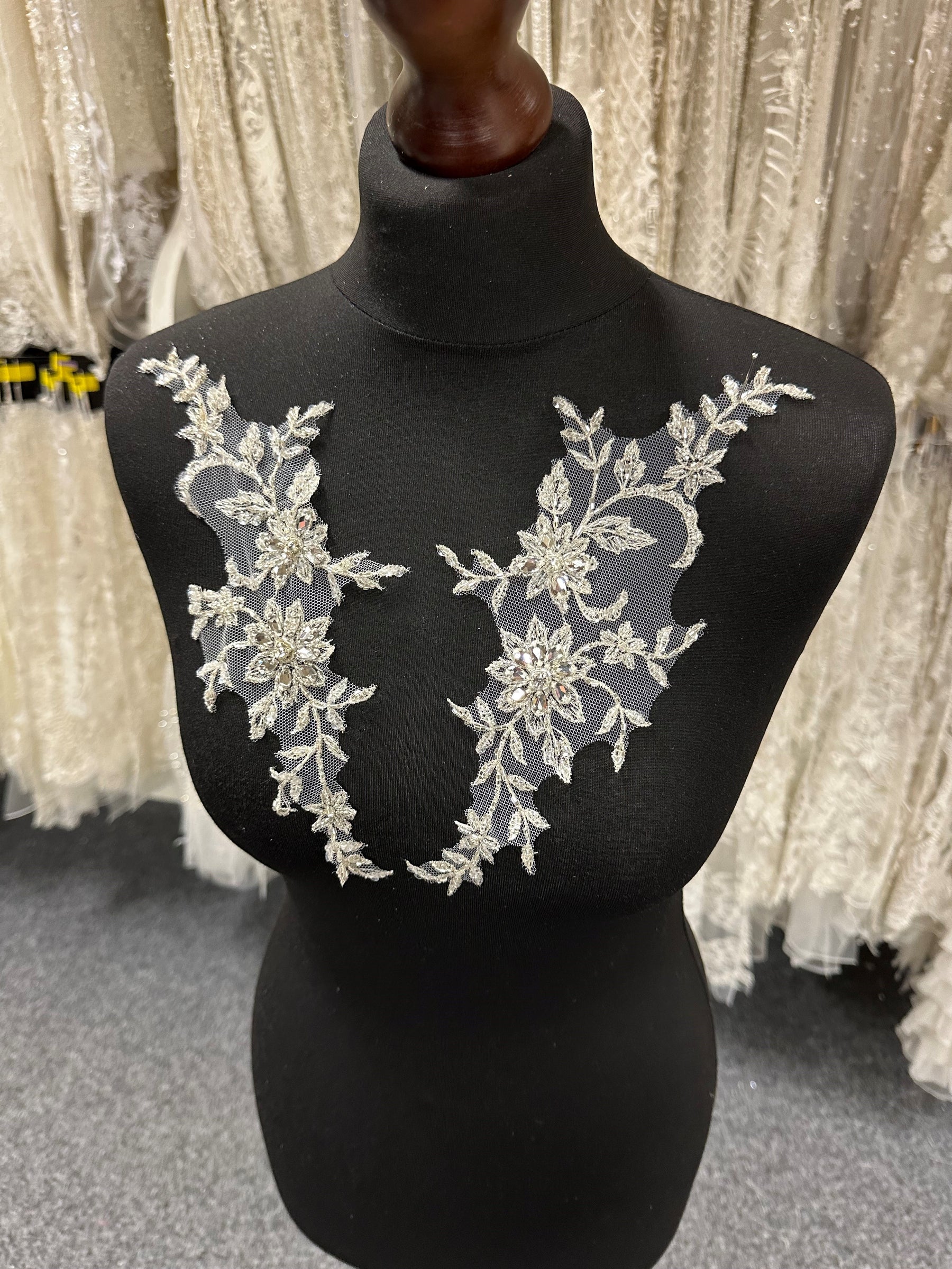 Appliques ornées de cristaux et de sequins - AP 8270 (CF)