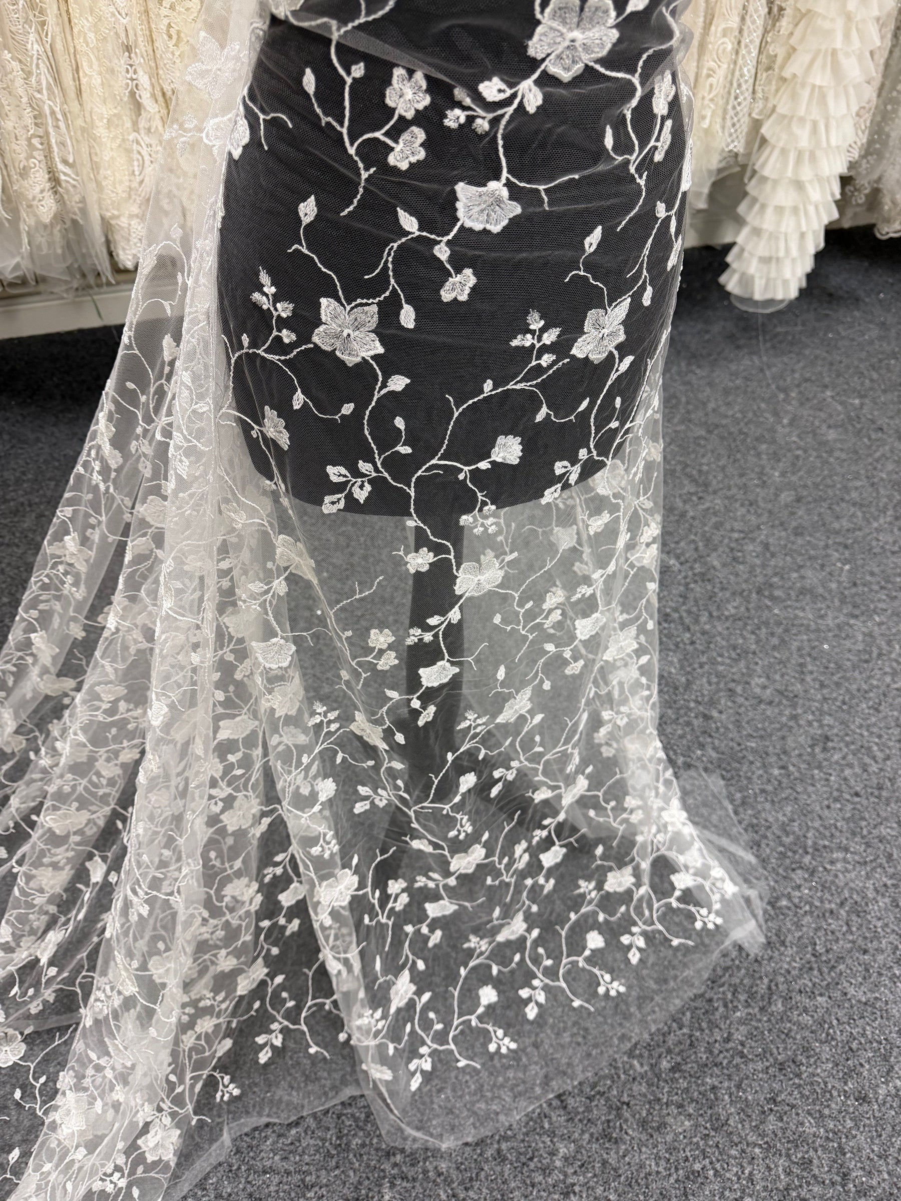 Dentelle française brodée ivoire - Layne