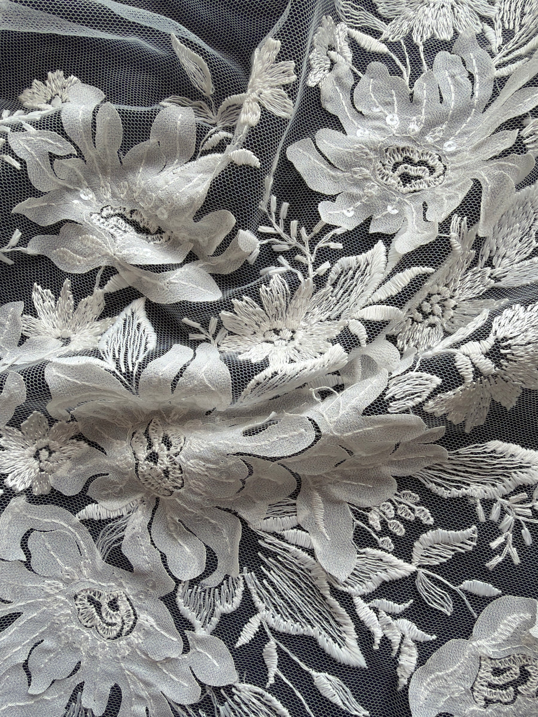Dentelle brodée de sequins ivoire - EB3041