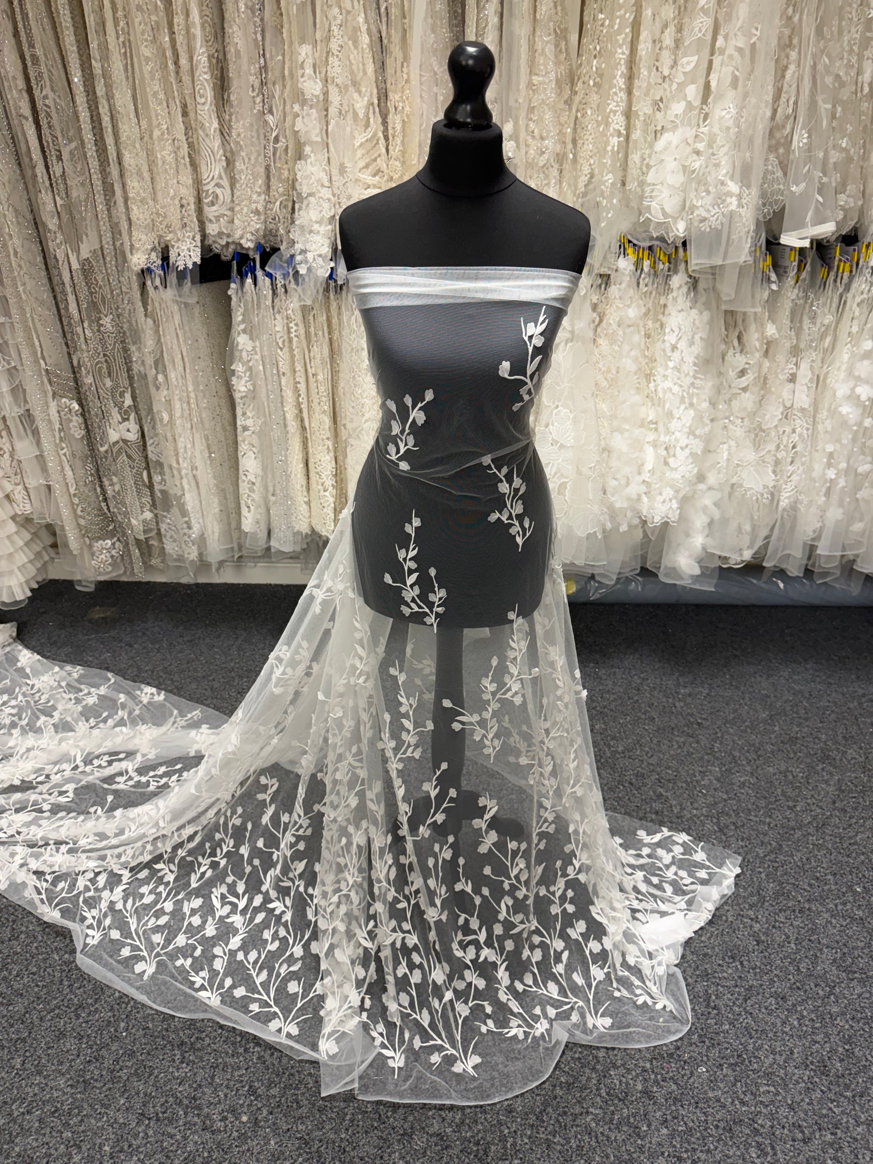 Dentelle brodée ivoire - EB5028