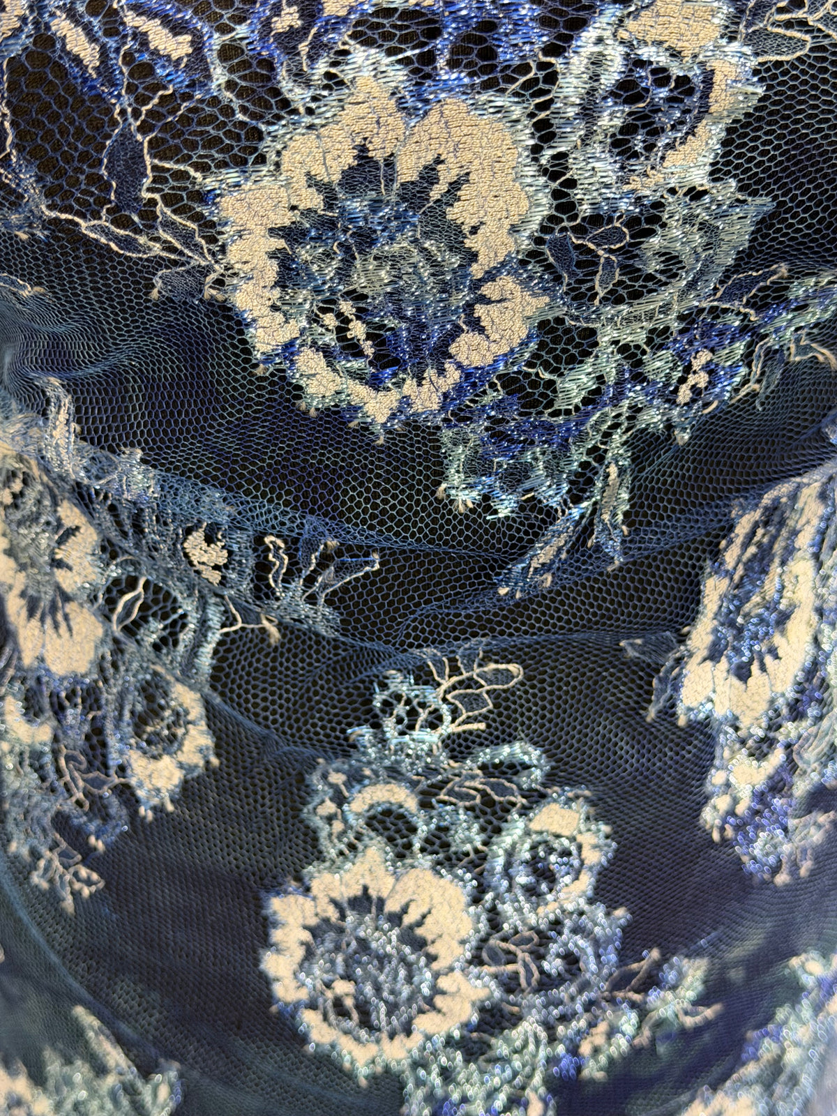 Dentelle Chantilly imprimée bleue - P191