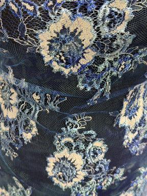 Dentelle Chantilly imprimée bleue - P191