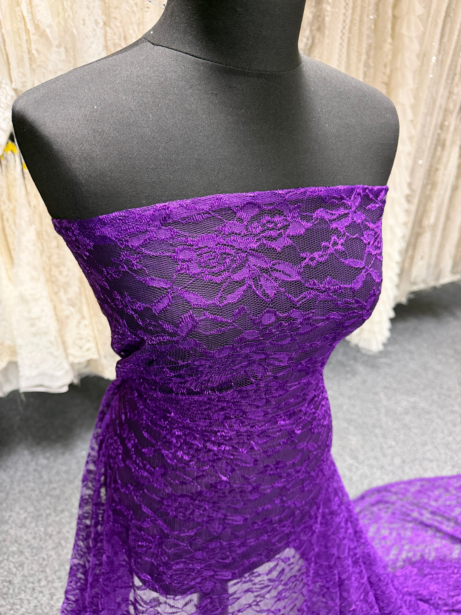 Dentelle Raschel Violette - P618