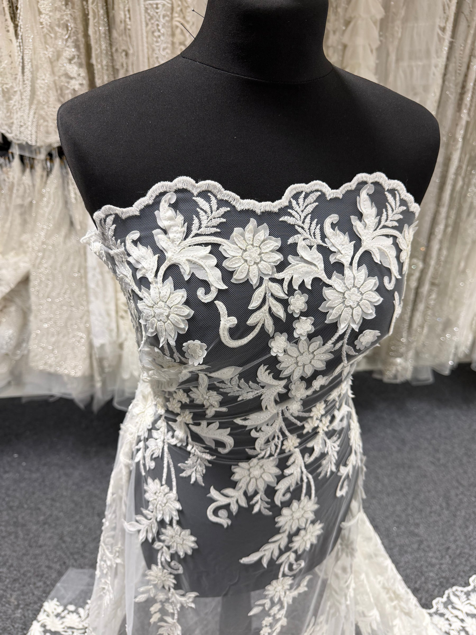 Dentelle brodée ivoire - EB5036