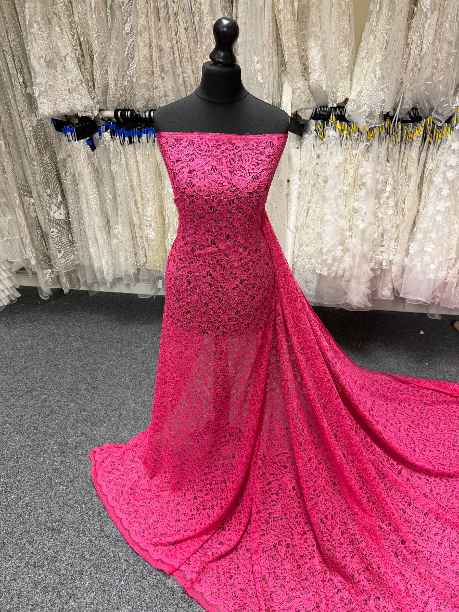 Dentelle rose fuchsia - P947