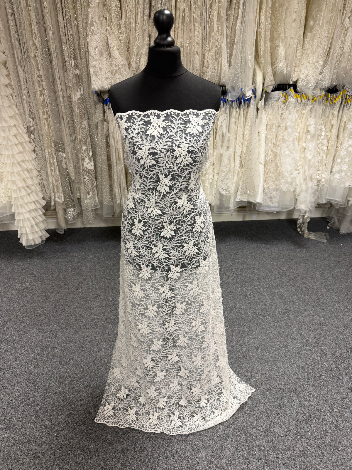 Tulle brodé 3D ivoire - EB5008